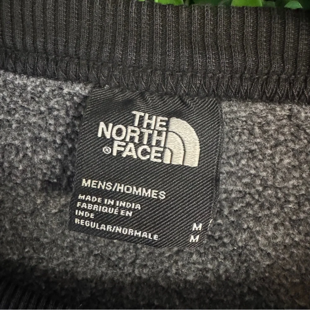 The North Face Men's Medium Black Pullover Sweater